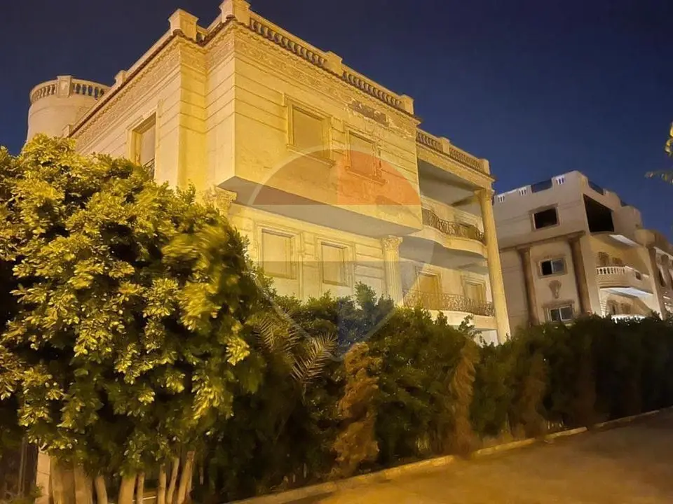 Villa for sale 1000 m in the Fifth Settlement