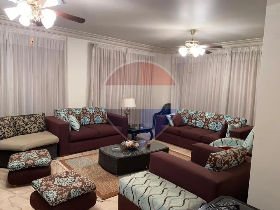 Villa for sale 1000 m in the Fifth Settlement