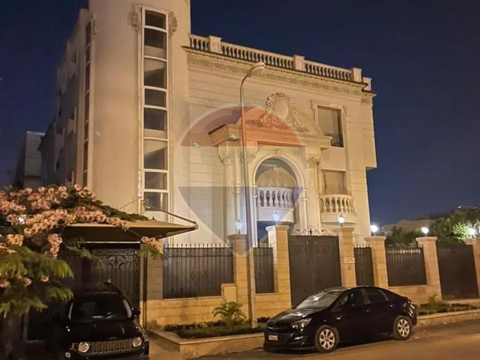 Villa for sale 1000 m in the Fifth Settlement