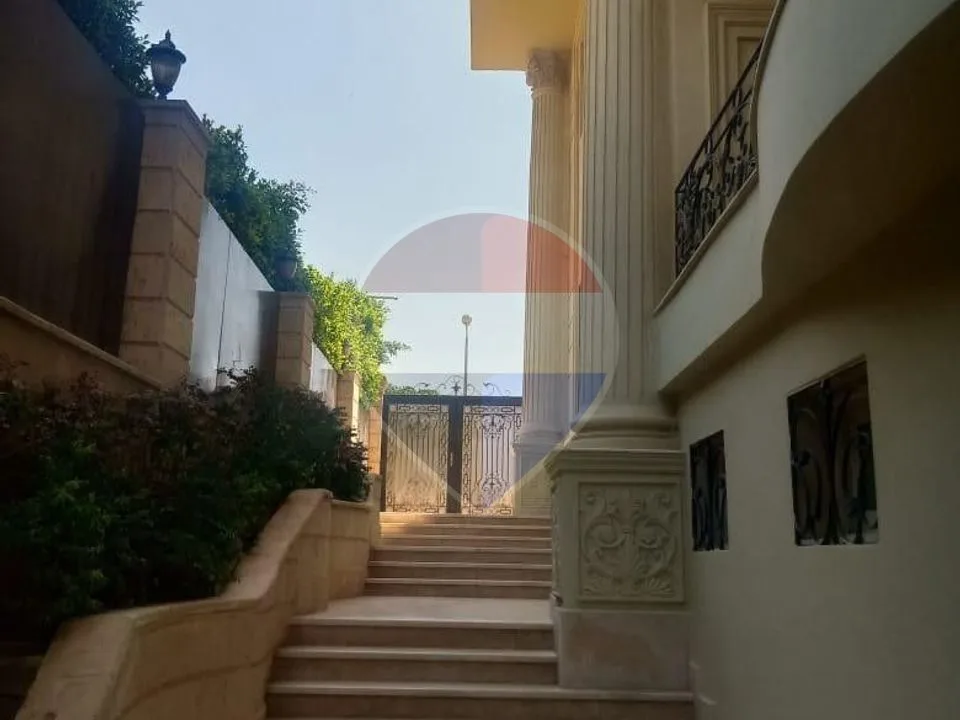 Villa for sale 1000 m in the Fifth Settlement