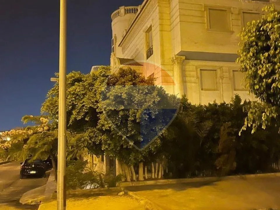 Villa for sale 1000 m in the Fifth Settlement