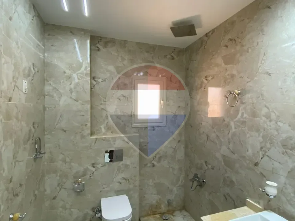Roof Apartment for Sale in District 16