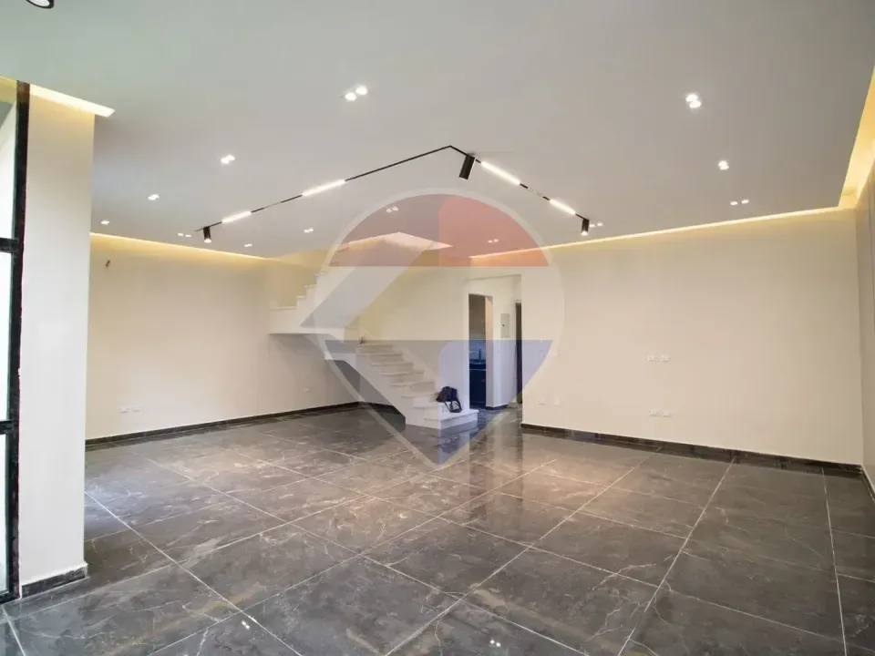 Finished Middle Townhouse in Continental Residence