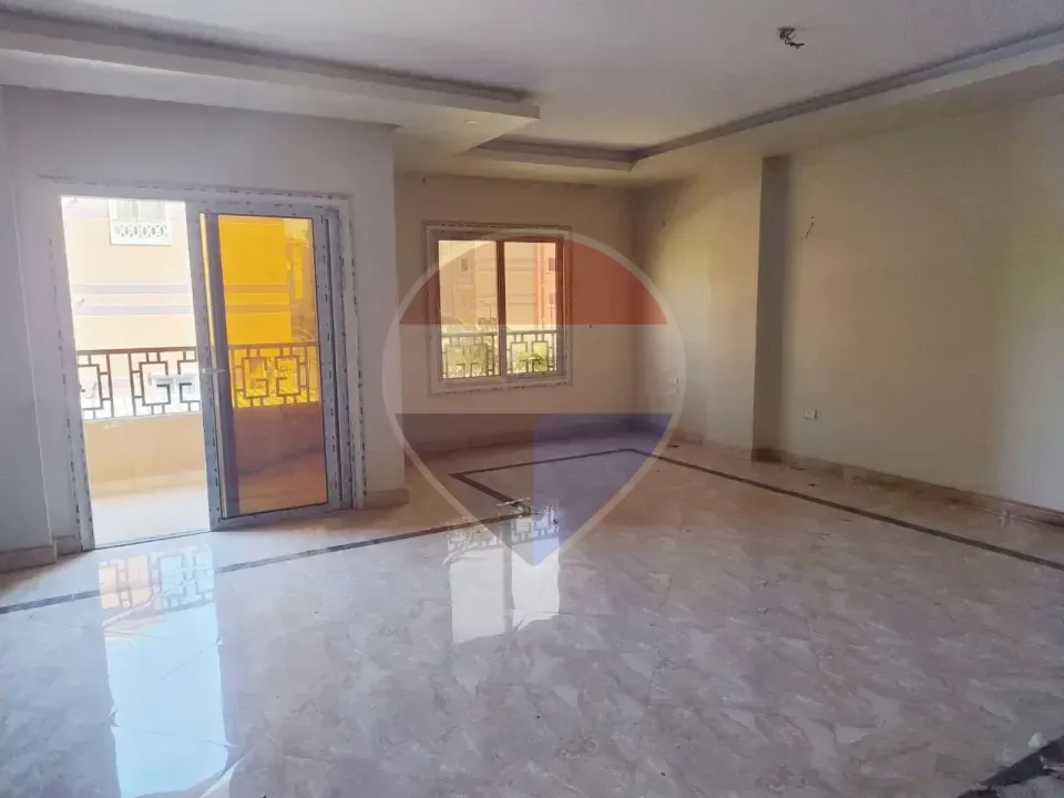 شقة تشطيب كامل موقع مميز في كمبوند جلاديوس جاردن