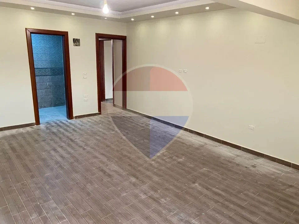 شقة تشطيب كامل موقع مميز في كمبوند جلاديوس جاردن
