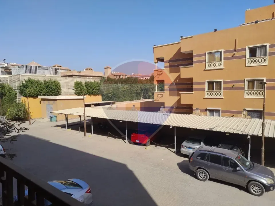 شقة تشطيب كامل موقع مميز في كمبوند جلاديوس جاردن