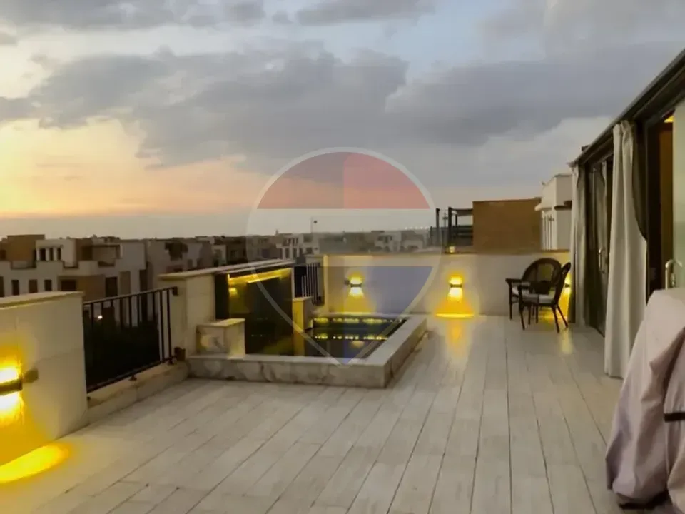 للإيجار – شقة رووف مفروشة بالكامل في ويست تاون