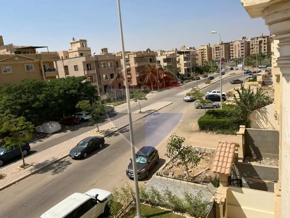"شقه مفروشه للايجار بالحي الثامن