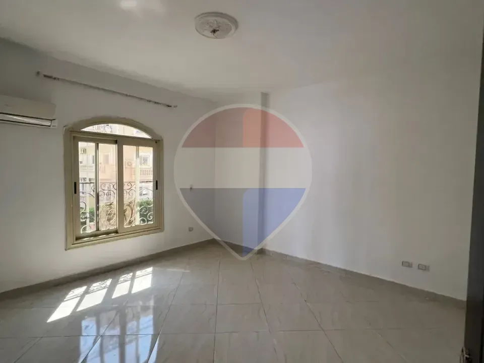 شقة 240م مطبخ وتكيفات في بيفرلي هيلز -موقع مميز