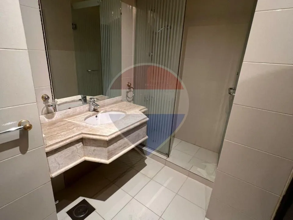 Studio for sale in Beverly Hills