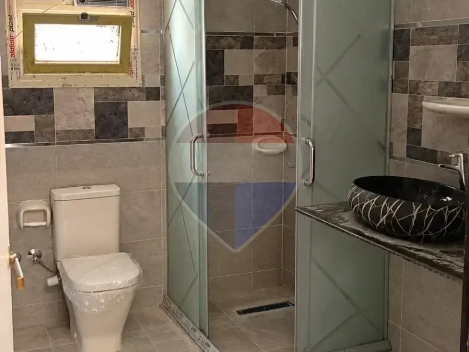 بنتهاوس 390م باطلاله علي حمام سباحه في كمبوند كالما