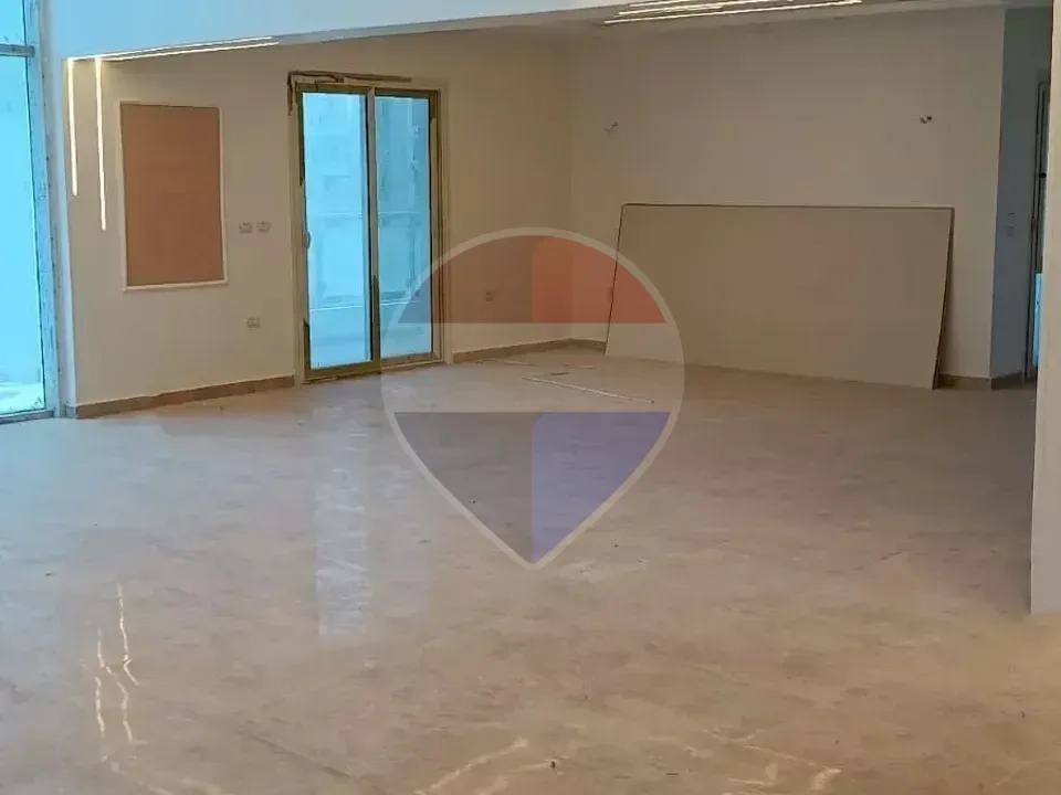 بنتهاوس 390م باطلاله علي حمام سباحه في كمبوند كالما