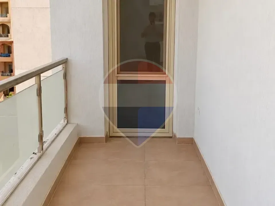 بنتهاوس 390م باطلاله علي حمام سباحه في كمبوند كالما