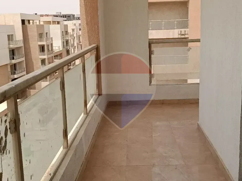 بنتهاوس 390م باطلاله علي حمام سباحه في كمبوند كالما