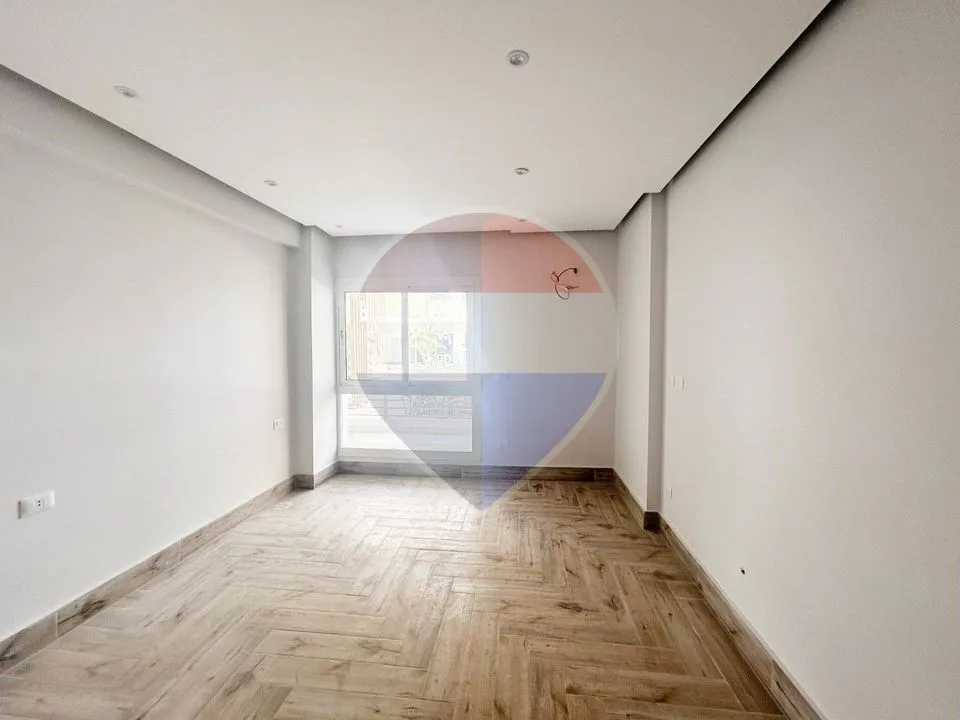 Ground floor apartment with private garden for rent