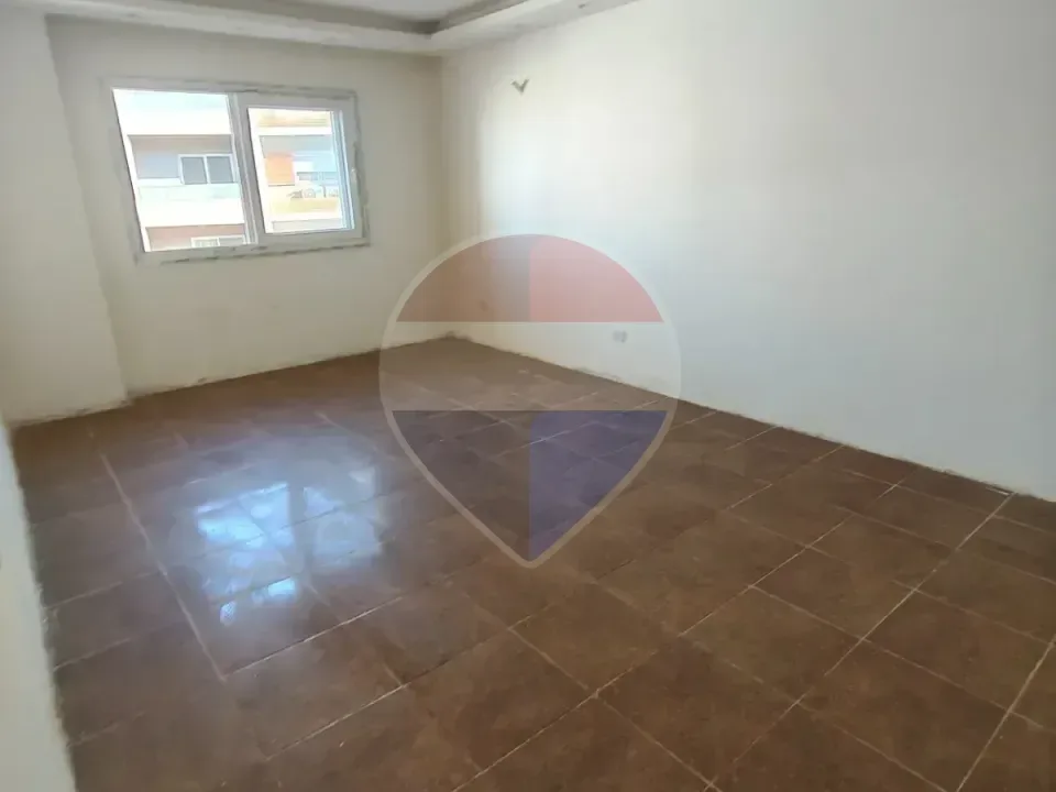 شقة مميزه للايجار بالمطبخ والتكيفات- زايد ريجينسي