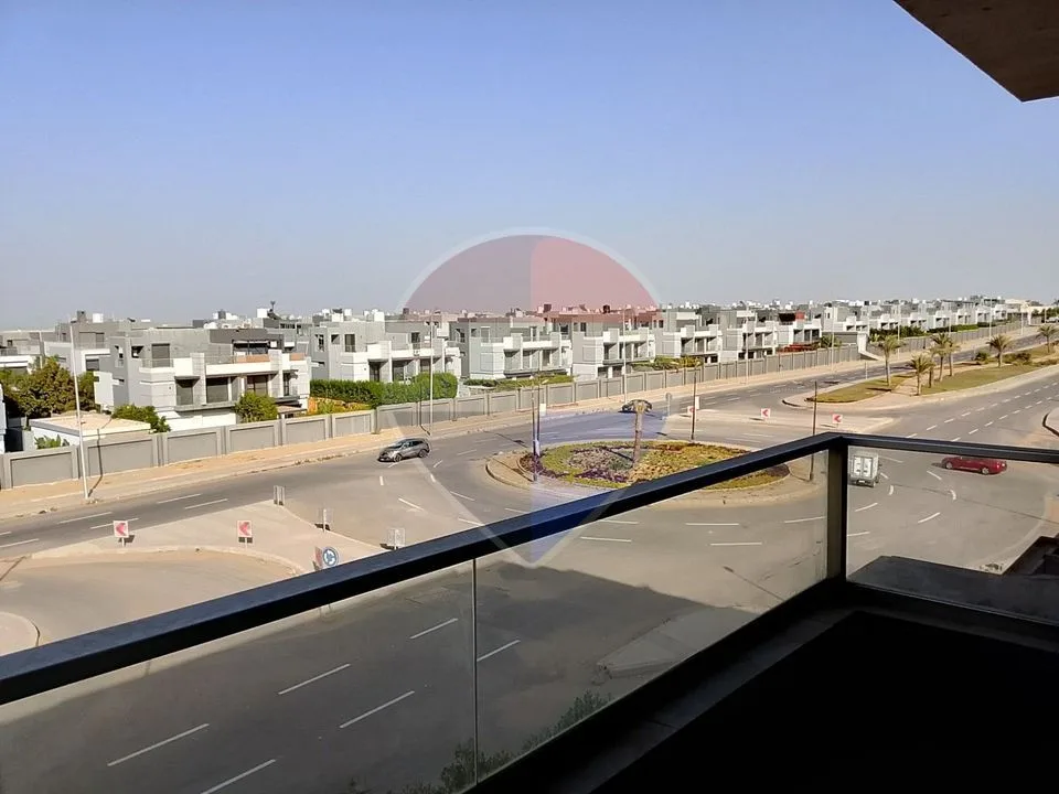 شقة بموقع مميز في زايد ريجينسي- امام النادي الاهلي