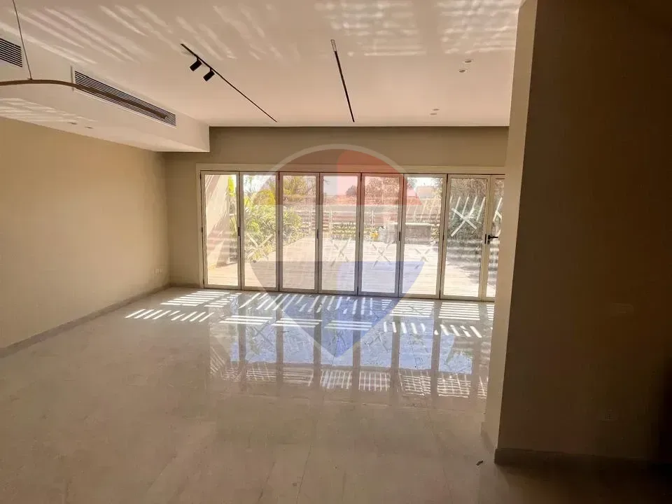 Luxurious townhouse in Palm Hills with best price