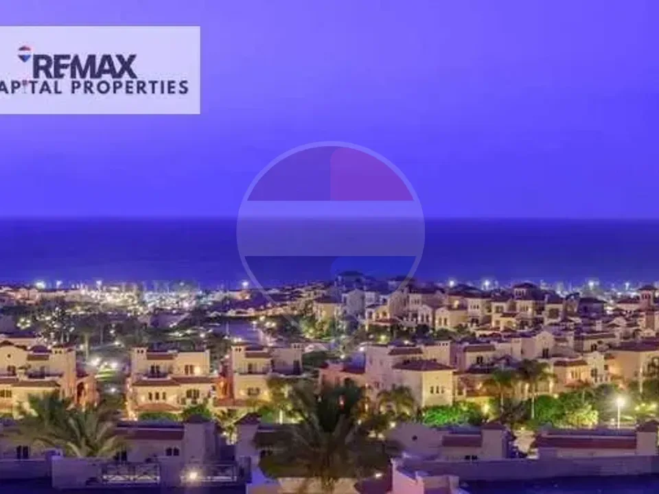 A chalet with immediate delivery that overlooks the sea and has views of swimming pools, fully furnished and equipped with air conditioning, at a special price in La Sirena