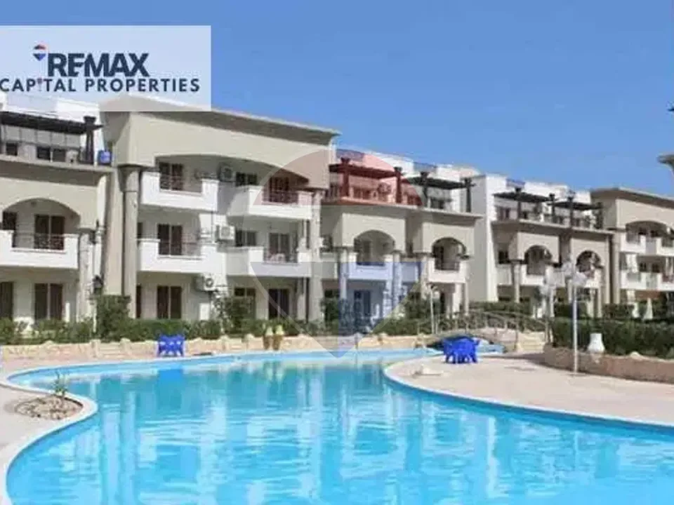 A chalet with immediate delivery that overlooks the sea and has views of swimming pools, fully furnished and equipped with air conditioning, at a special price in La Sirena