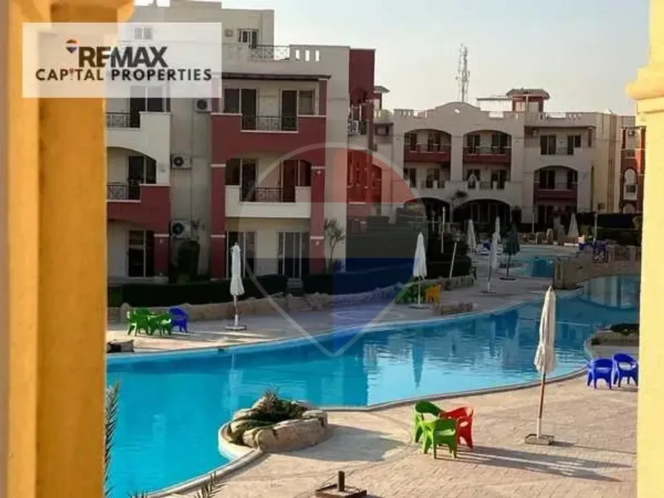 A chalet with immediate delivery that overlooks the sea and has views of swimming pools, fully furnished and equipped with air conditioning, at a special price in La Sirena