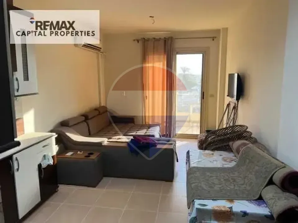 A chalet with immediate delivery that overlooks the sea and has views of swimming pools, fully furnished and equipped with air conditioning, at a special price in La Sirena