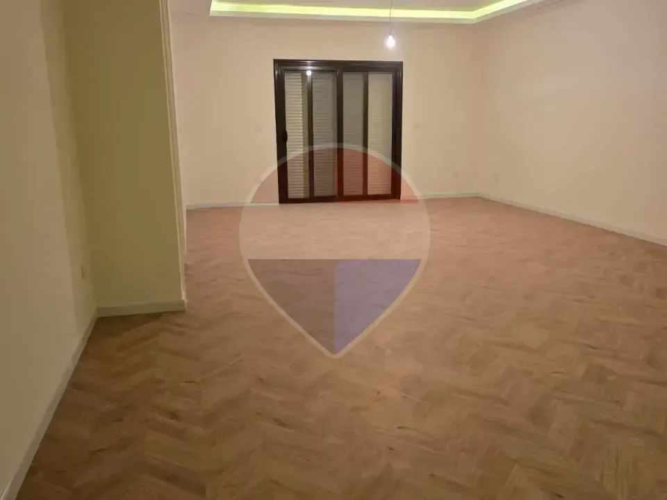 First use apartment 208m -Kitchen and acs- Green 5