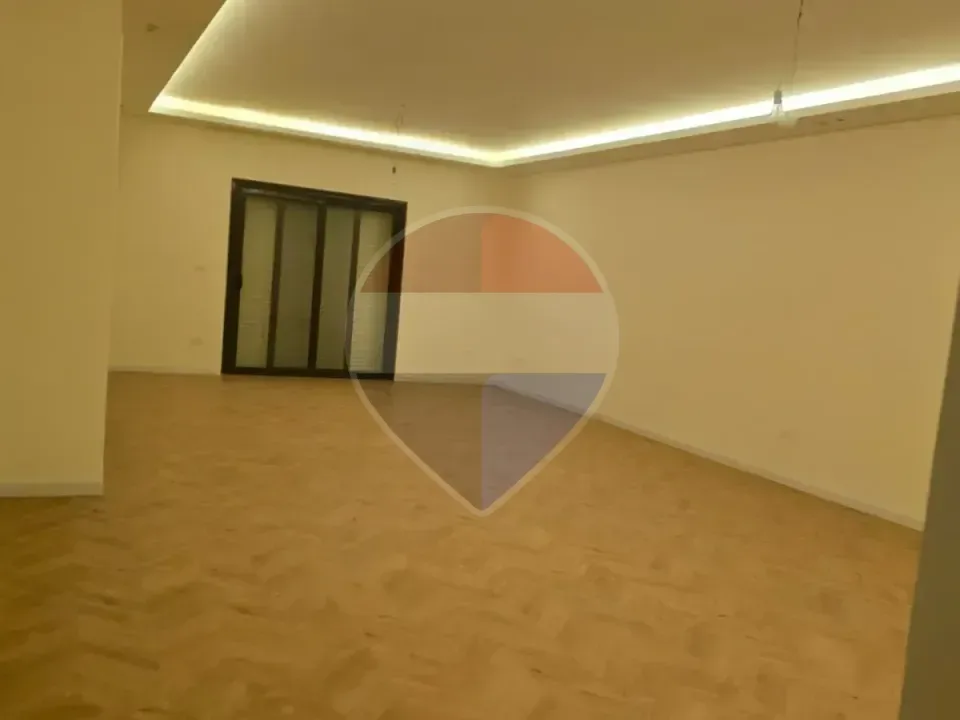 First use apartment 208m -Kitchen and acs- Green 5