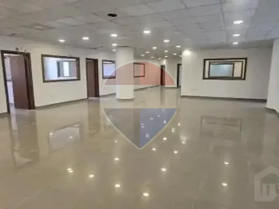 Administrative building with 3 floors for rent.