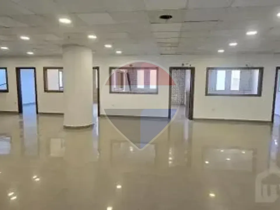Administrative building with 3 floors for rent.