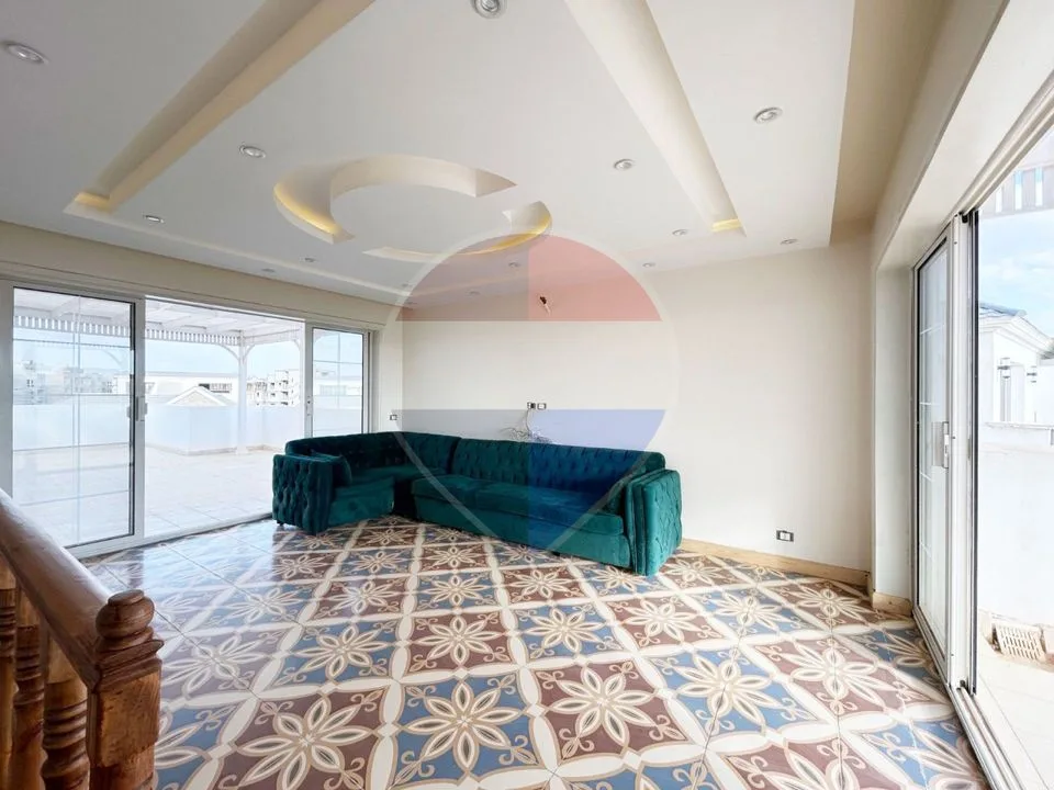 Semi-furnished Penthouse Mountain View Chillout