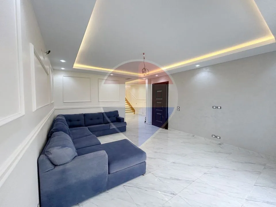 Semi-furnished Penthouse Mountain View Chillout