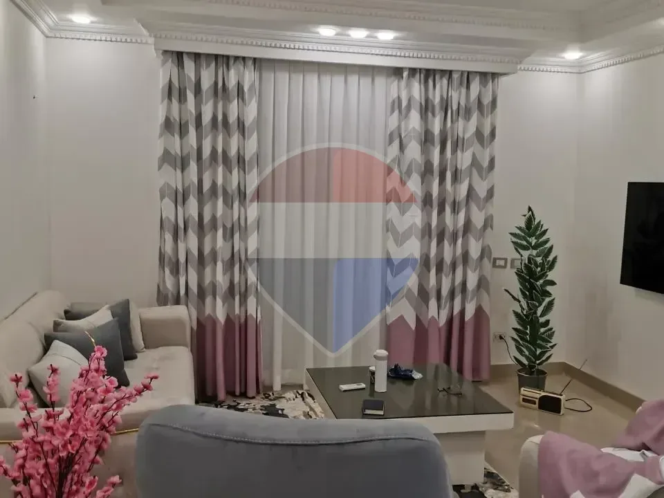 شقة أرضي مفروشة بحديقة للإيجار في كمبوند زايد ديونز