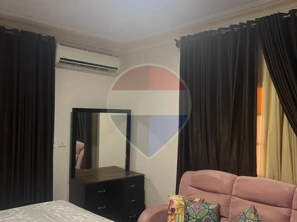 Apartment with Shaded Parking in El Yasmine