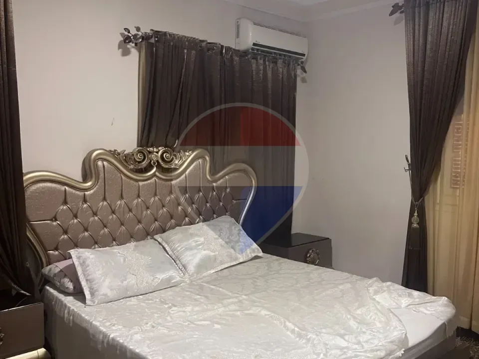 Apartment with Shaded Parking in El Yasmine