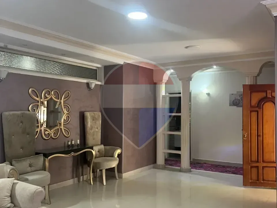 Apartment with Shaded Parking in El Yasmine
