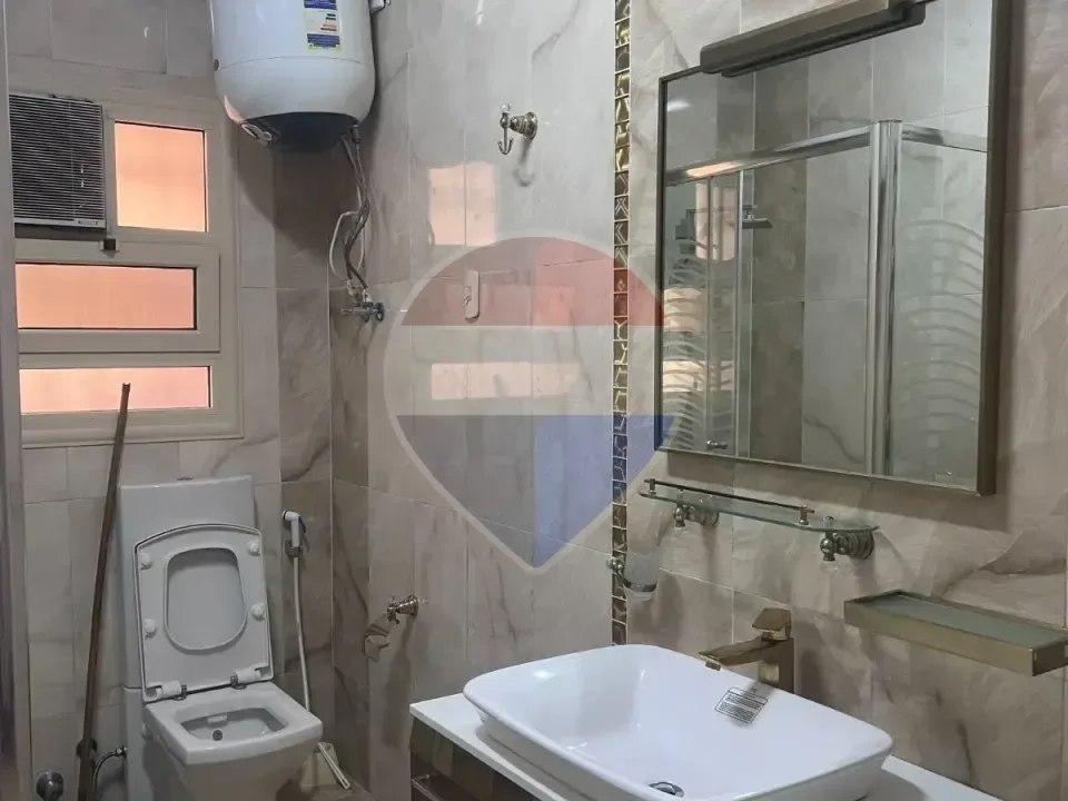Apartment with Shaded Parking in El Yasmine