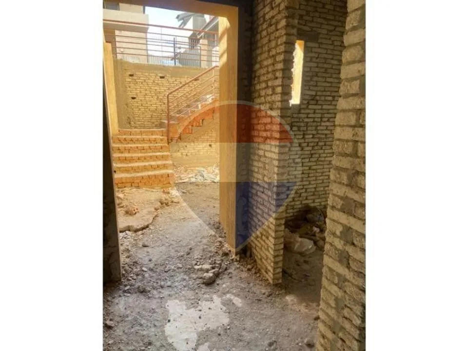 Corner Townhouse Prime Location Opposite Beverly