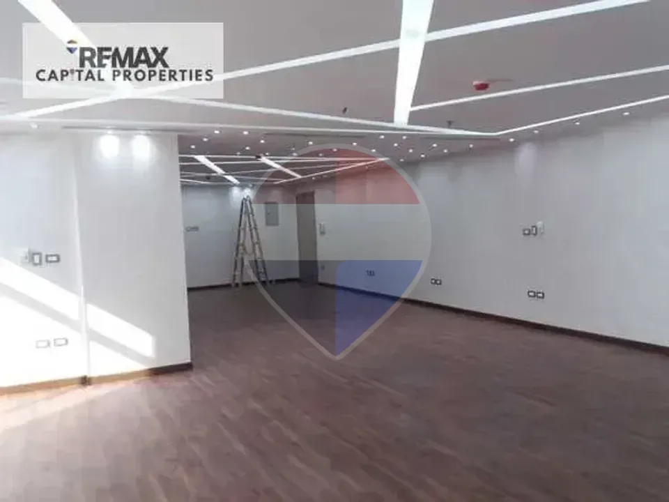 For sale, a finished administrative office of 157 square meters in North 90th Street, Fifth Settlement.