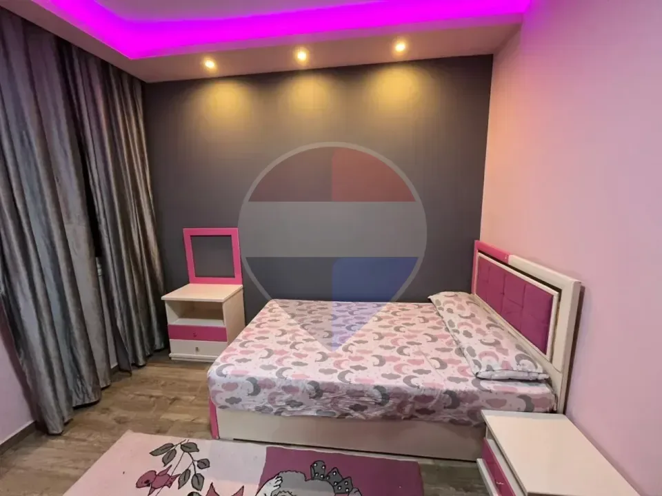 شقة مفروشة للإيجار بالحى الثامن الشيخ زايد
