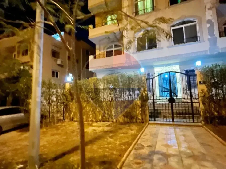 شقة مفروشة للإيجار بالحى الثامن الشيخ زايد