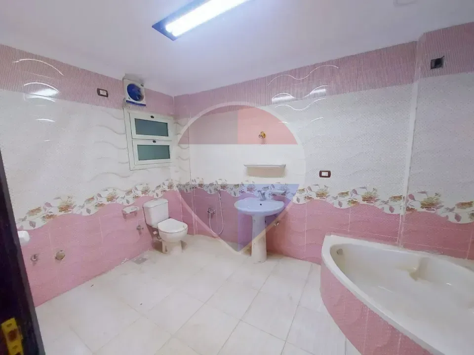 3br apartment very prime location in Sheikh Zayed