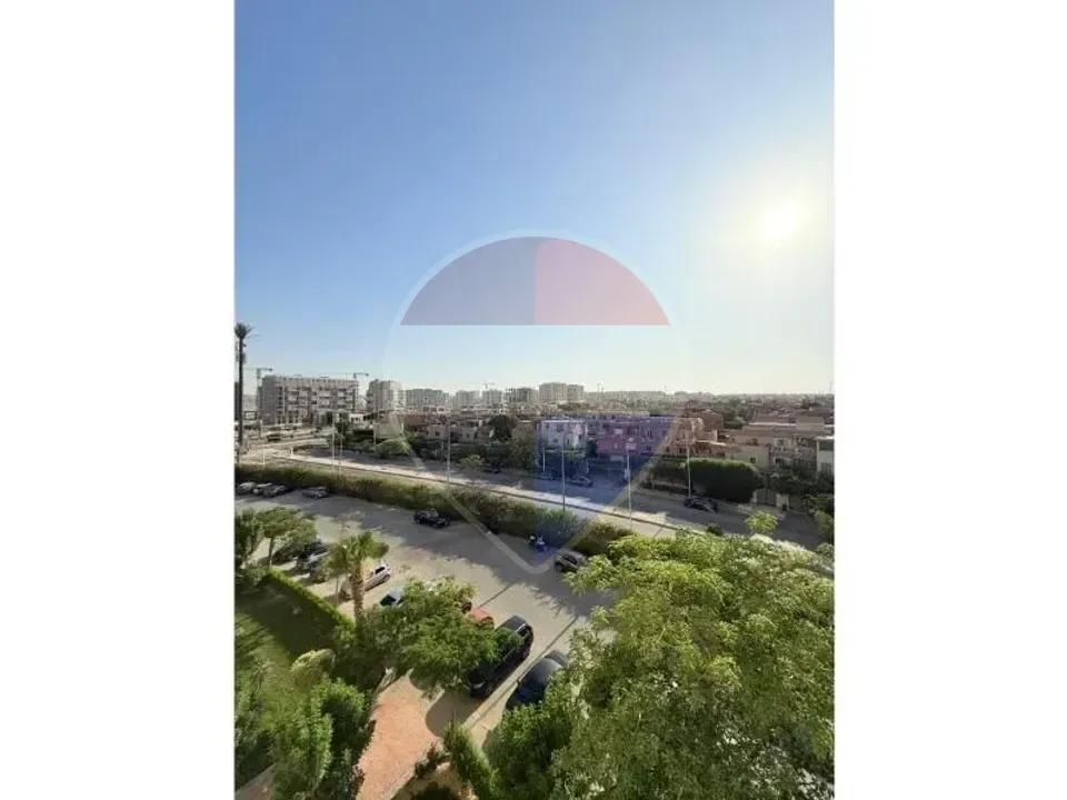 شقة مفروشة بالكامل 3 غرف في كمبوند زايد 2000