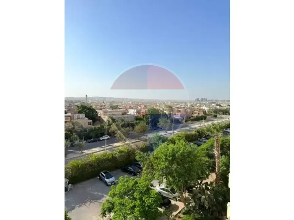 شقة مفروشة بالكامل 3 غرف في كمبوند زايد 2000