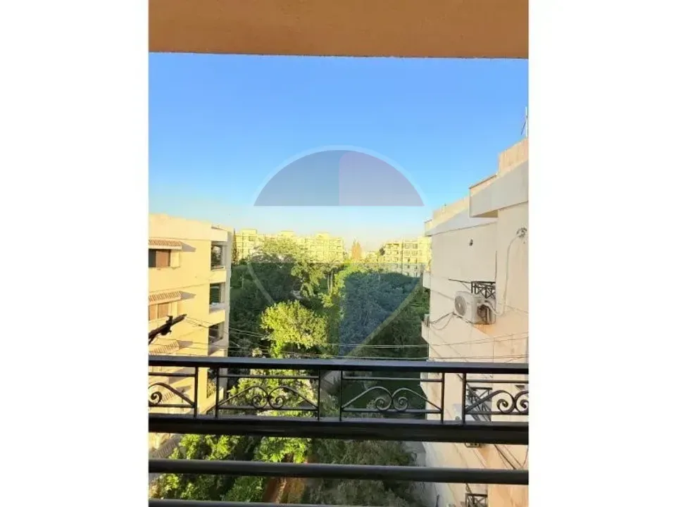 شقة مفروشة بالكامل 3 غرف في كمبوند زايد 2000