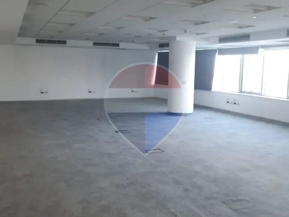 For rent, an administrative space of 600 square meters in a fully finished administrative building with air conditioning on the main North 90th Street