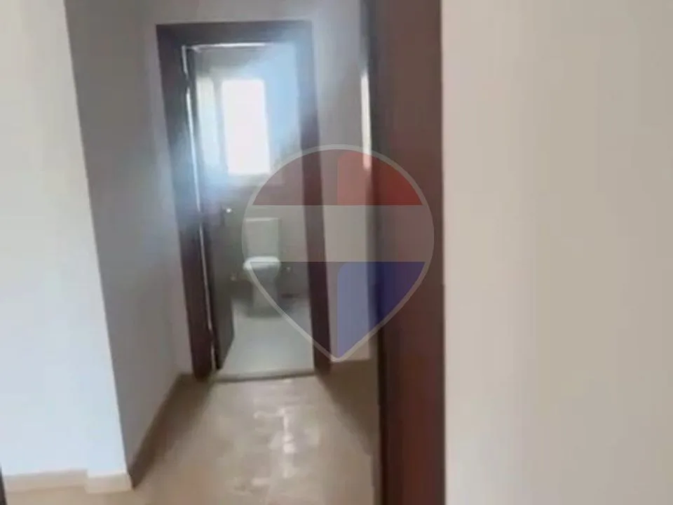 شقة أرضي بحديقة خاصة في موقع متميز داخل كيان