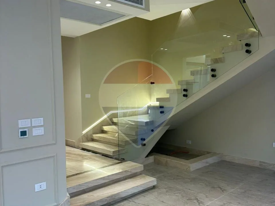 Townhouse Middle for rent in The Crown