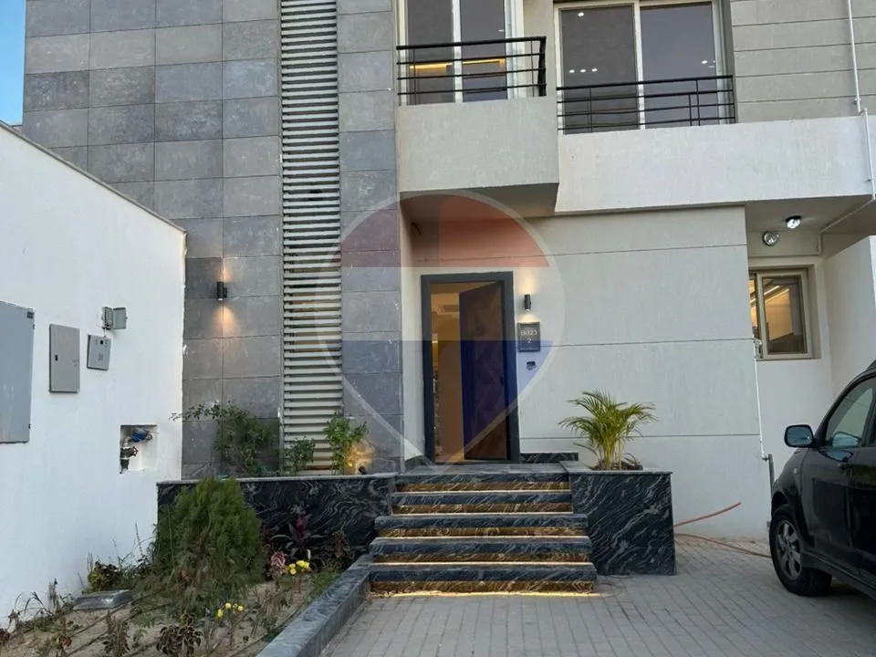 Townhouse Middle for rent in The Crown
