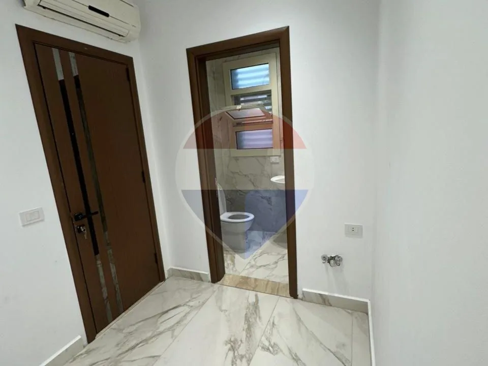 Townhouse Middle for rent in The Crown